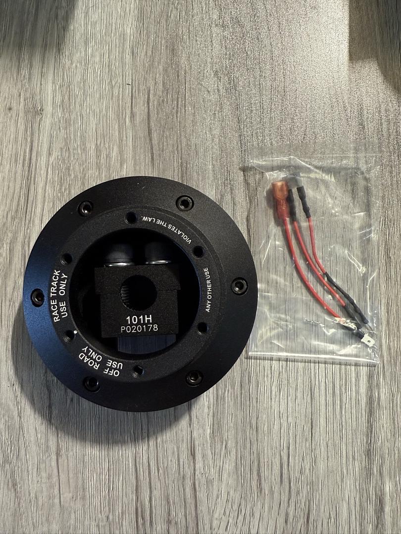 RACING STYLE, STEERING WHEEL QUICK RELEASE SHORT HUB ADAPTER, 6 X 70MM BOLT PATTERN, BLACK BODY NRG INNOVATIONS