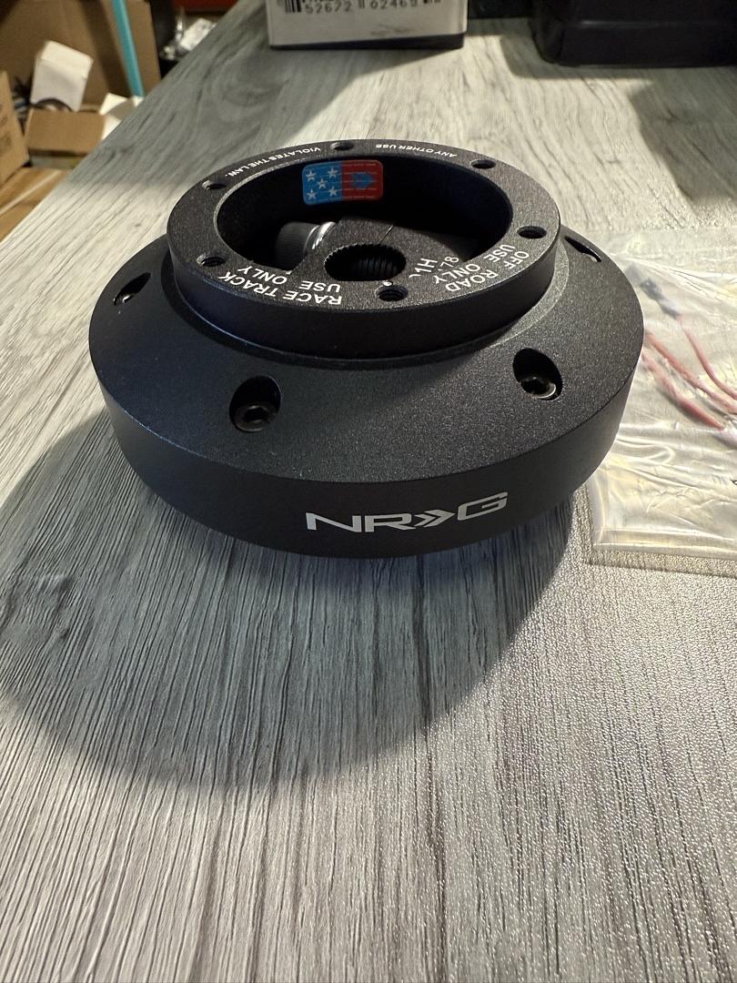 RACING STYLE, STEERING WHEEL QUICK RELEASE SHORT HUB ADAPTER, 6 X 70MM BOLT PATTERN, BLACK BODY NRG INNOVATIONS
