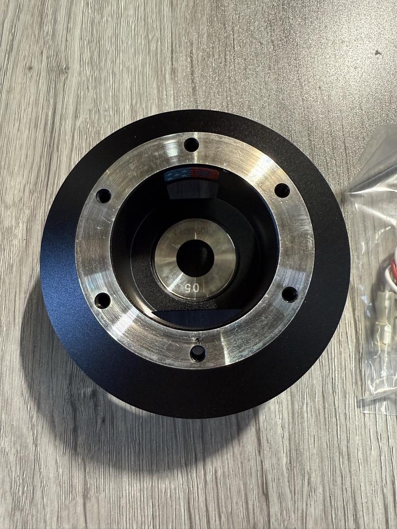 RACING STYLE, STEERING WHEEL QUICK RELEASE SHORT HUB ADAPTER, 6 X 70MM BOLT PATTERN, BLACK BODY