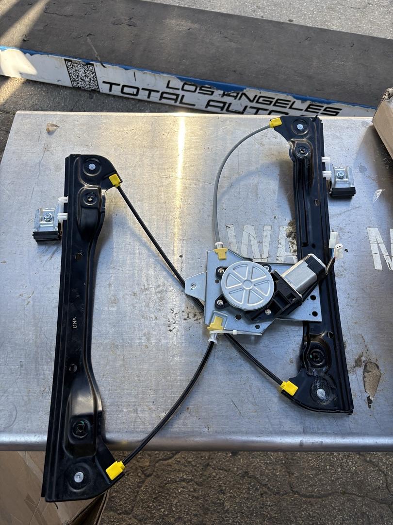 12-15 CHEVY CRUZE POWER WINDOW REGULATOR W/MOTOR - FRONT RIGHT PASSENGER SIDE
