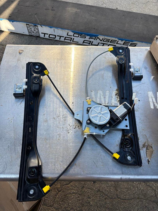 12-15 CHEVY CRUZE POWER WINDOW REGULATOR W/MOTOR - FRONT RIGHT PASSENGER SIDE