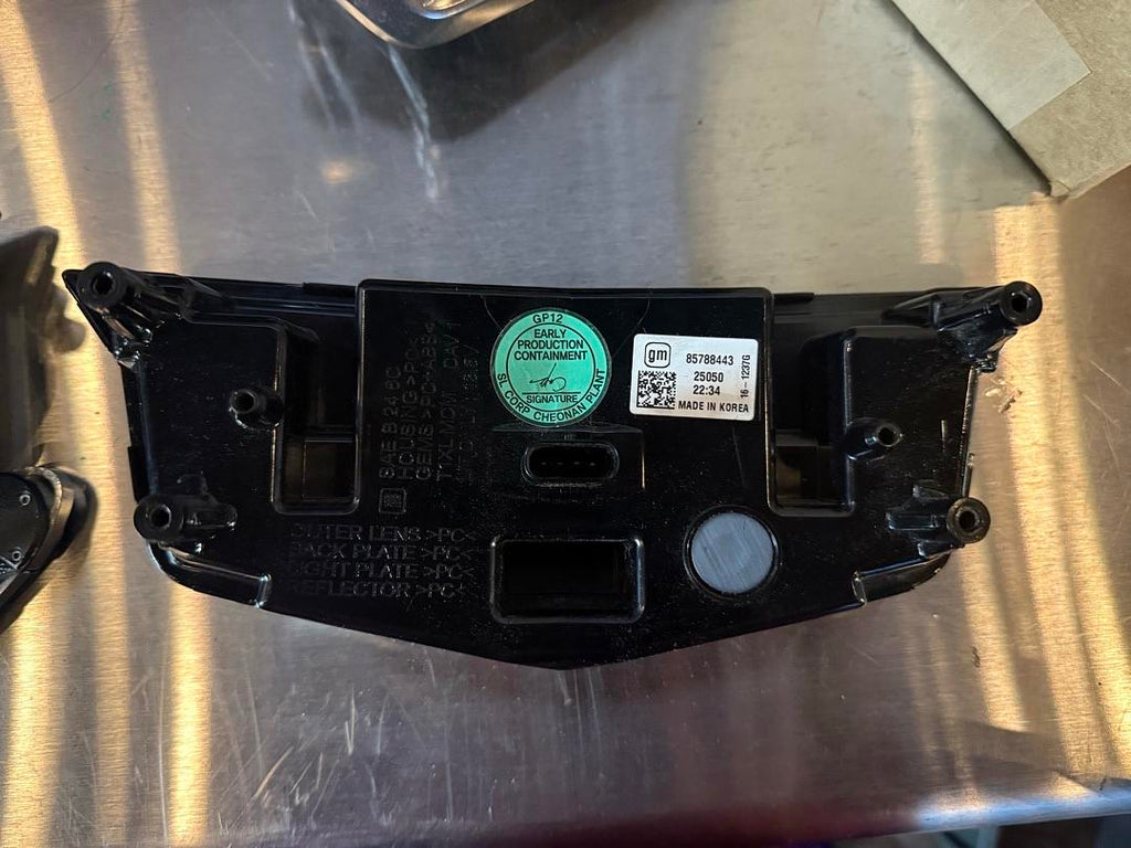 Open Box - 2025 Cadillac Escalade ESV LED Illuminated Front Emblem Genuine GM