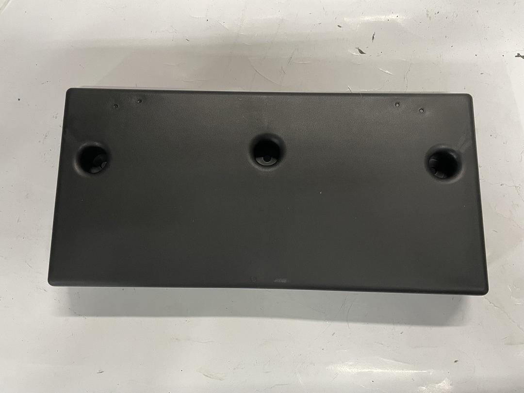 16-18 HYUNDAI ELANTRA FRONT LICENSED PLATE MOUNTING BRACKET SEDAN W/O AUTO CRUISE CONTROL