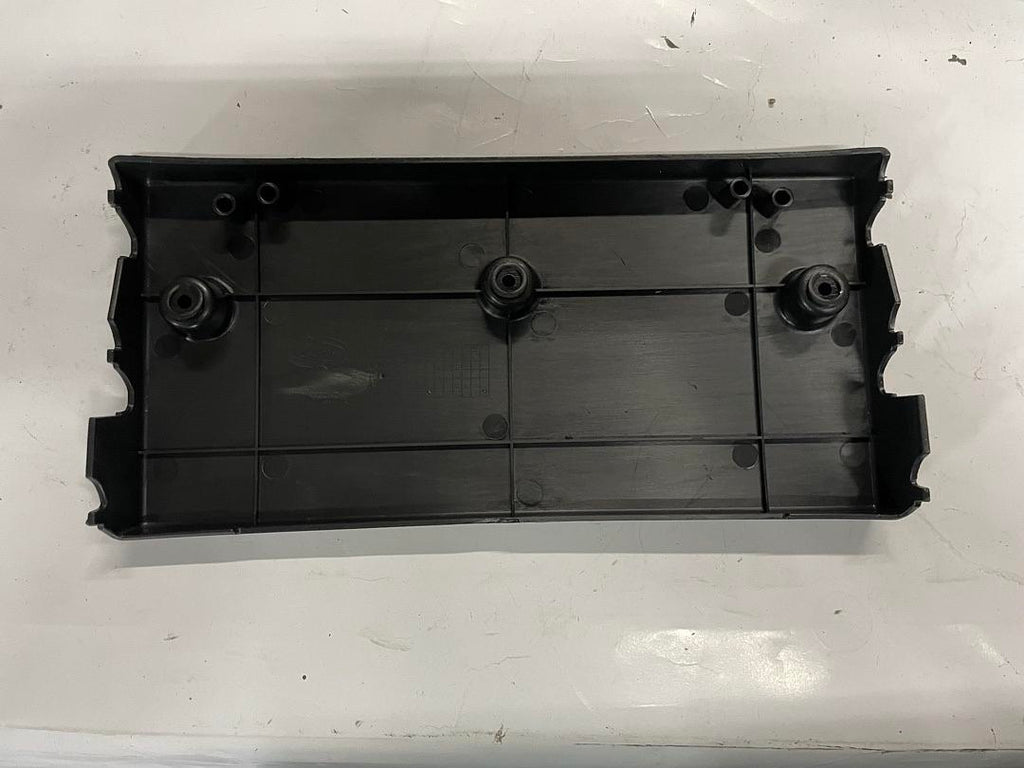 16-18 HYUNDAI ELANTRA FRONT LICENSED PLATE MOUNTING BRACKET SEDAN W/O AUTO CRUISE CONTROL