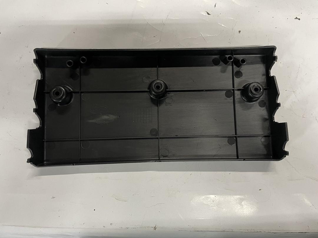 16-18 HYUNDAI ELANTRA FRONT LICENSED PLATE MOUNTING BRACKET SEDAN W/O AUTO CRUISE CONTROL