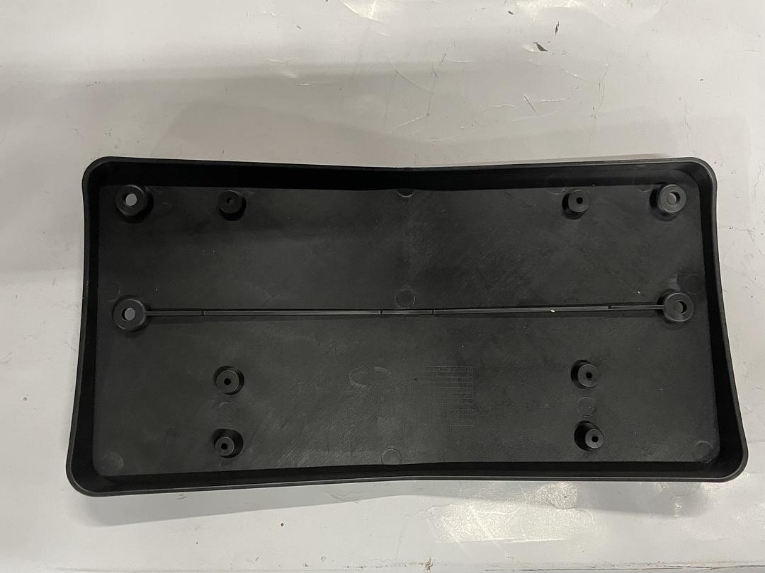 14-16 MERCEDES BENZ E300 E350 E400 E550 SEDAN WAGON (NON AMG STYLING PACKAGE) FRONT LICENSE PLATE MOUNTING BRACKET
