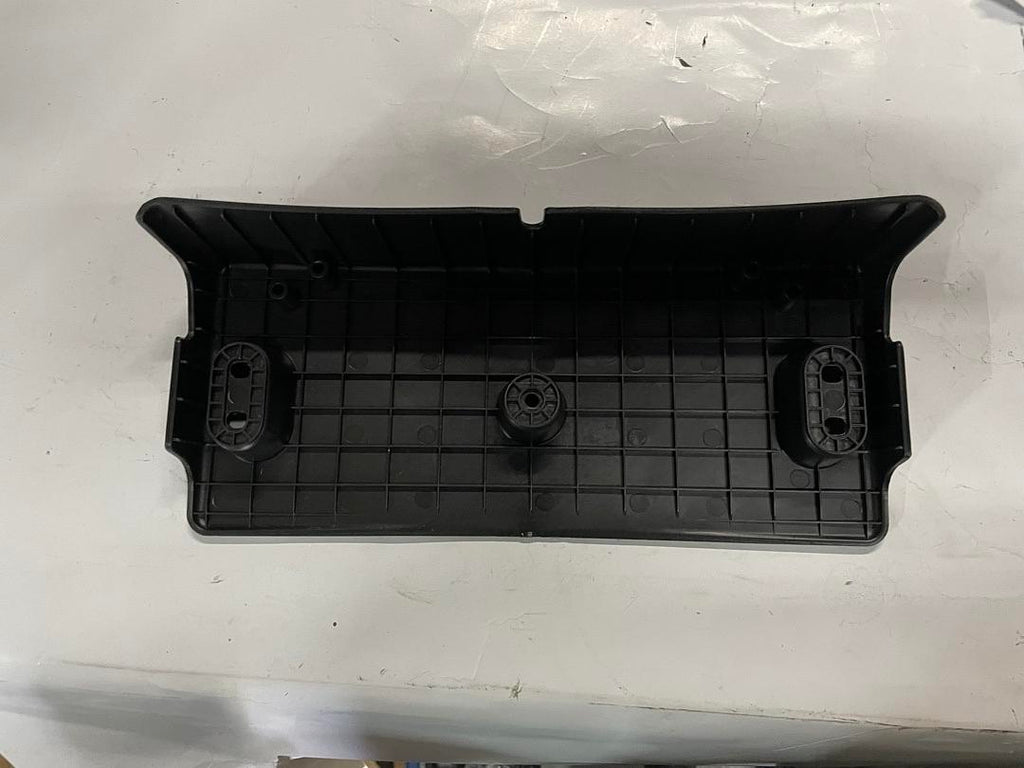 16-17 ELANTRA GT BASE / LIMITED / SE LICENSE PLATE MOUNTING BRACKET
