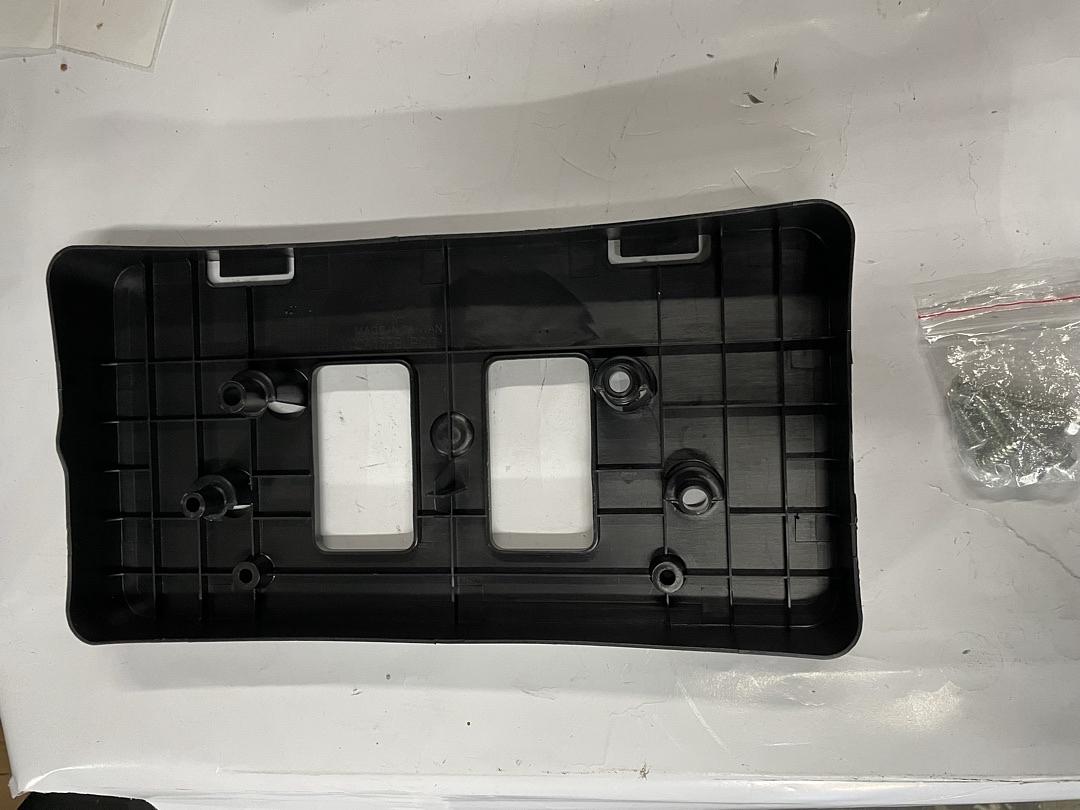 15-17 TOYOTA CAMRY SE / XSE FRONT LICENSE PLATE MOUNTING BRACKET