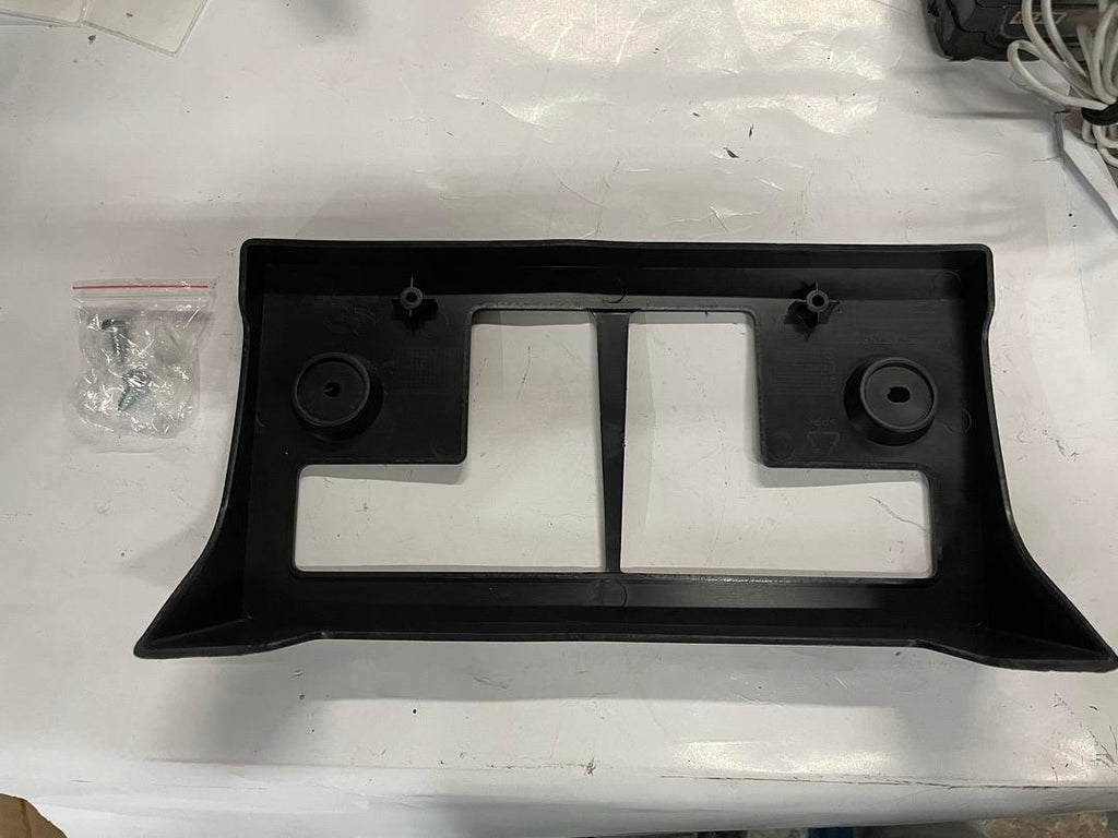 12-16 NISSAN NV1500/ NV2500 / NV3500 FRONT LICENSE PLATE MOUNTING BRACKET