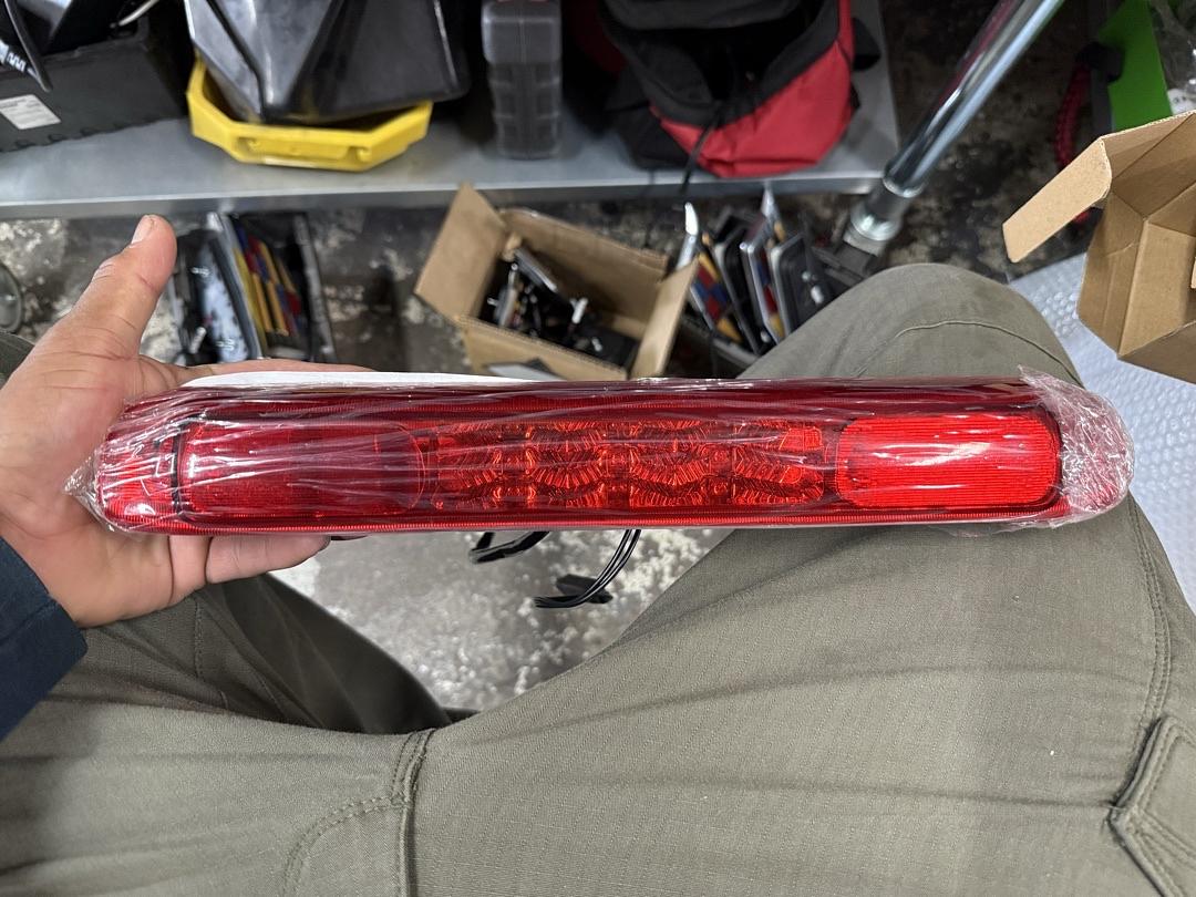 99-06 CHEVY SILVERADO GMC SIERRA RED LED THIRD BRAKE LIGHT