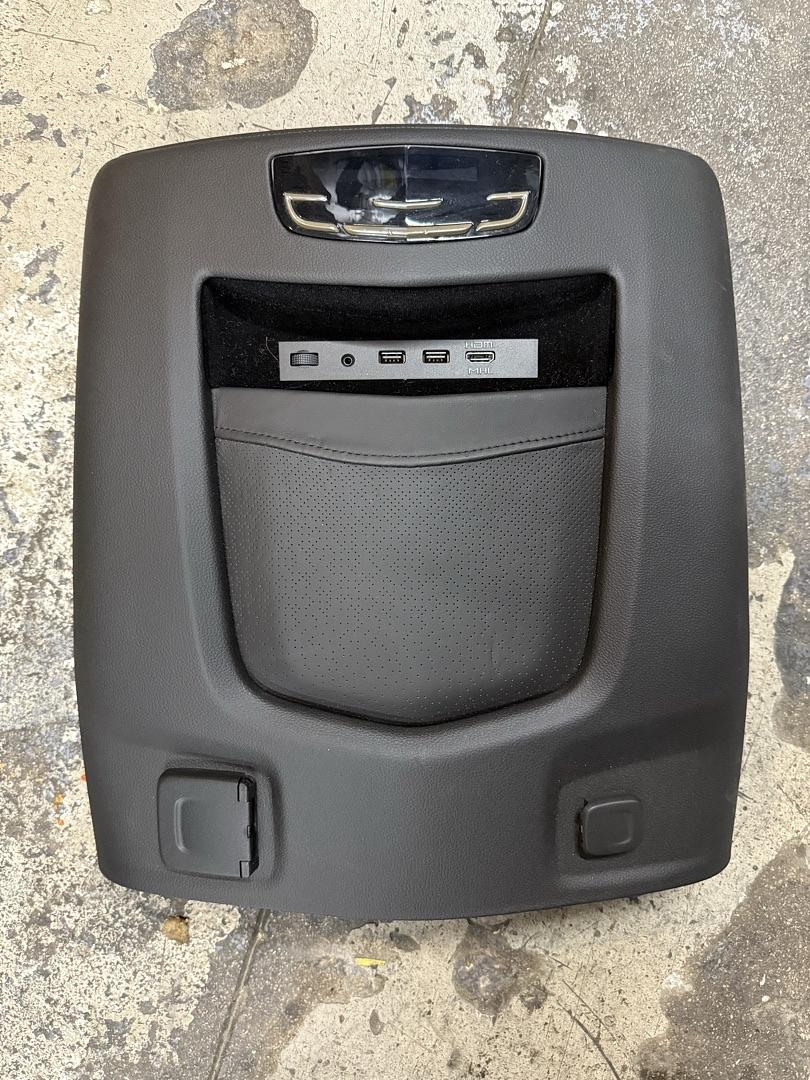 84373585 | 15-20 Cadillac Escalade rear center console trim panel for