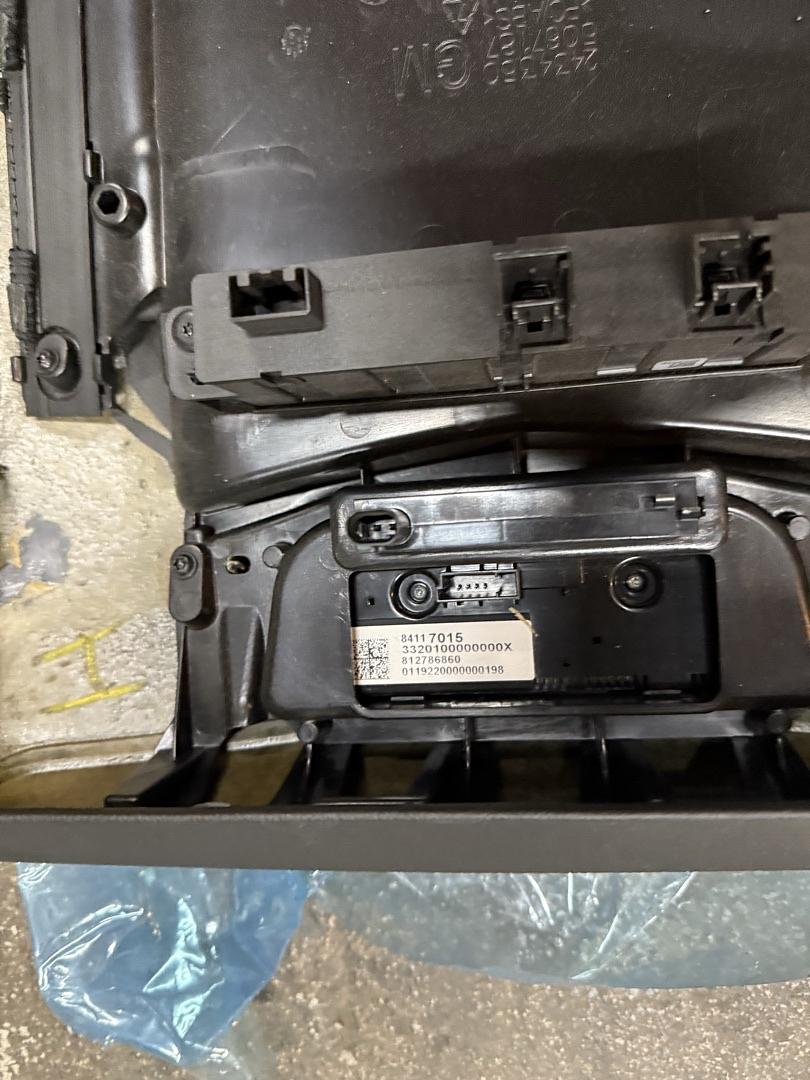 84373585 | 15-20 Cadillac Escalade rear center console trim panel for