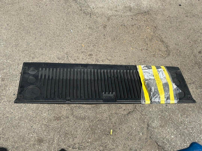 12497533 | GM# 99-06 Chevy Silverado / GMC Sierra Tailgate Bed Liner (Black)