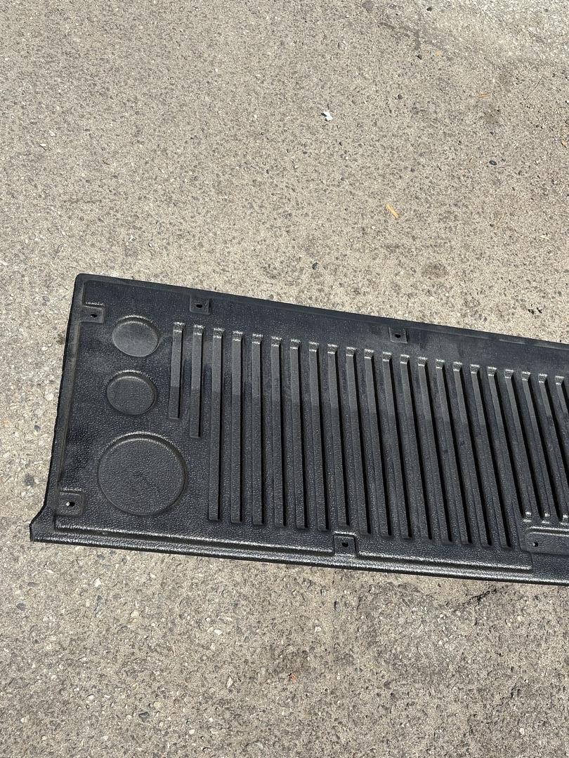 12497533 | GM# 99-06 Chevy Silverado / GMC Sierra Tailgate Bed Liner (Black)