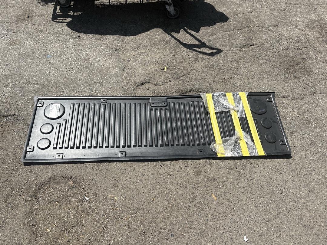 12497533 | GM# 99-06 Chevy Silverado / GMC Sierra Tailgate Bed Liner (Black)