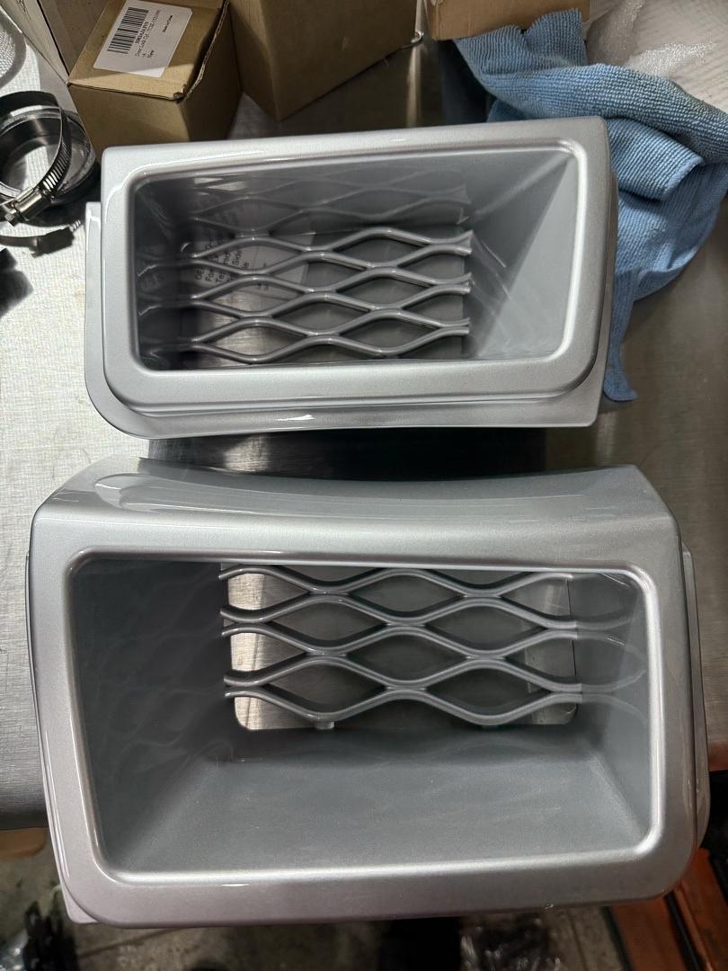 03-06 SS BUMPER GRAY AIR DUCTS PAIR