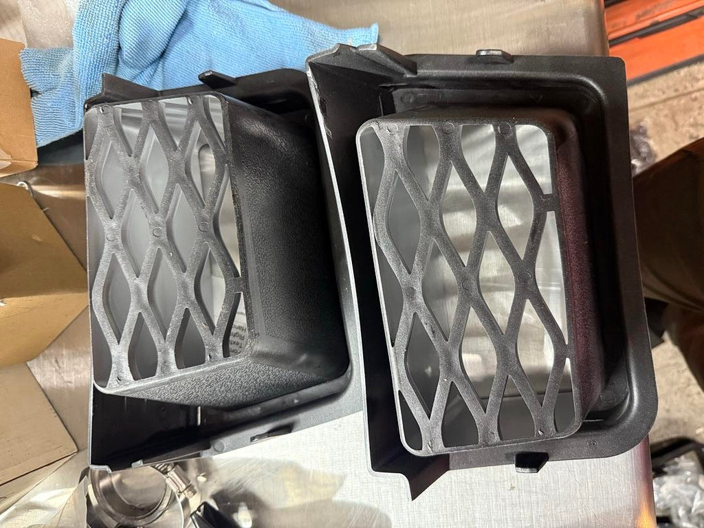 03-06 SS BUMPER GRAY AIR DUCTS PAIR