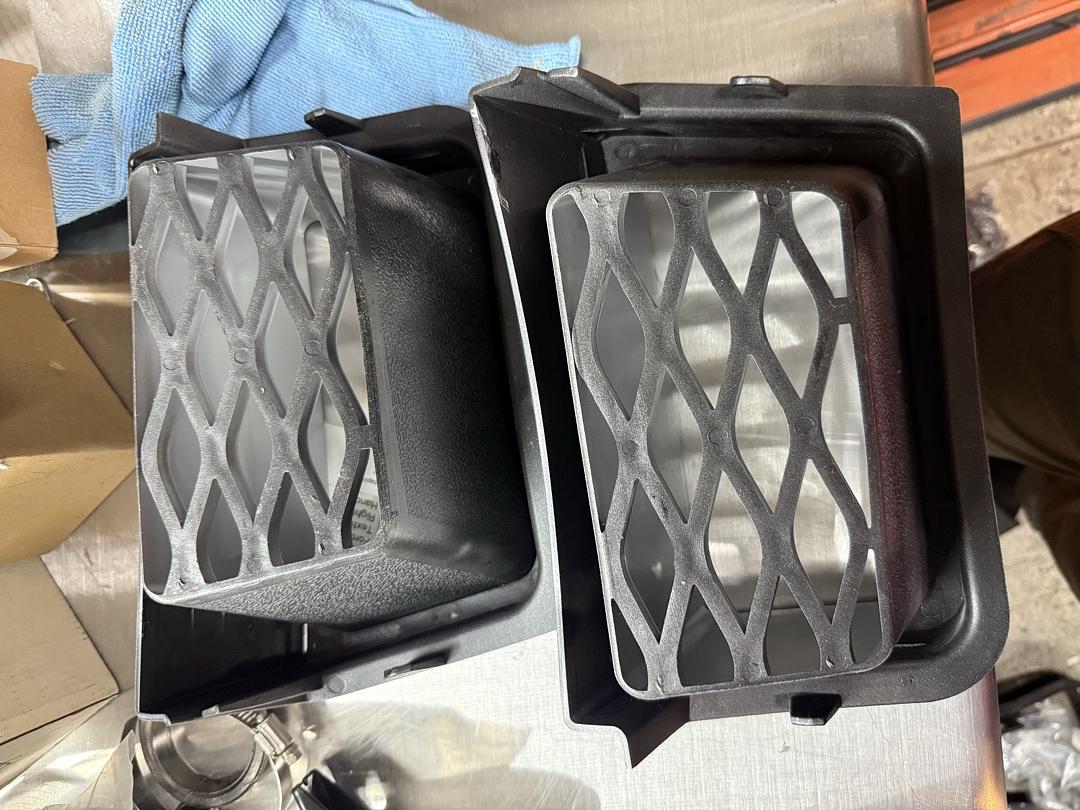 03-06 SS BUMPER GRAY AIR DUCTS PAIR