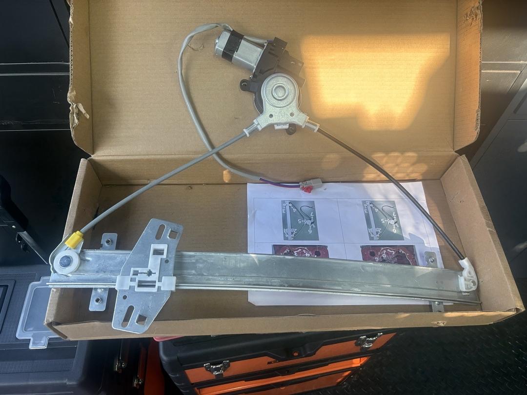 99-04 HONDA ODYESSY POWER FRONT RIGHT WINDOW REGULATOR W/MOTOR