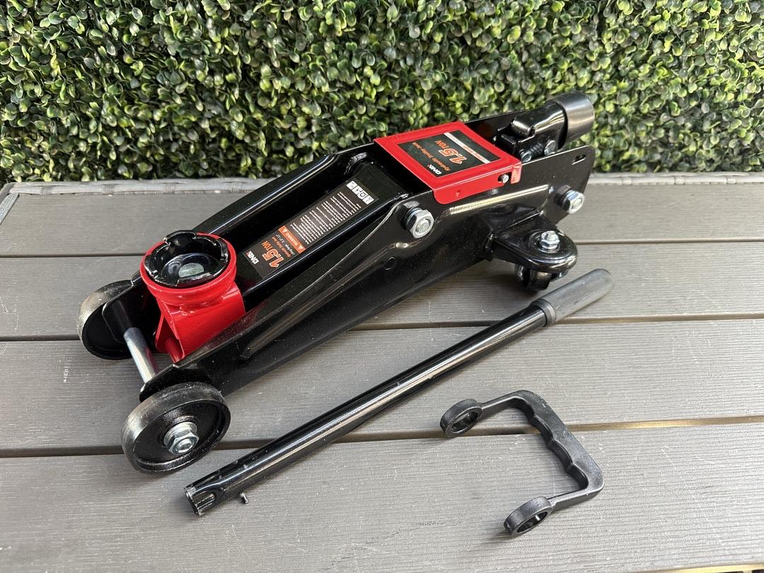 Low Profile Hydraulic Trolley Service/Floor Jack, 1.5 Ton (3000 lbs) Capacity, Lifting Range 5.3"-12", Black