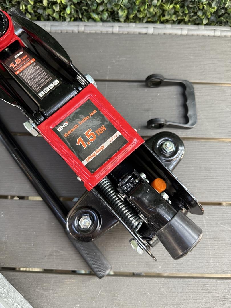 Low Profile Hydraulic Trolley Service/Floor Jack, 1.5 Ton (3000 lbs) Capacity, Lifting Range 5.3"-12", Black