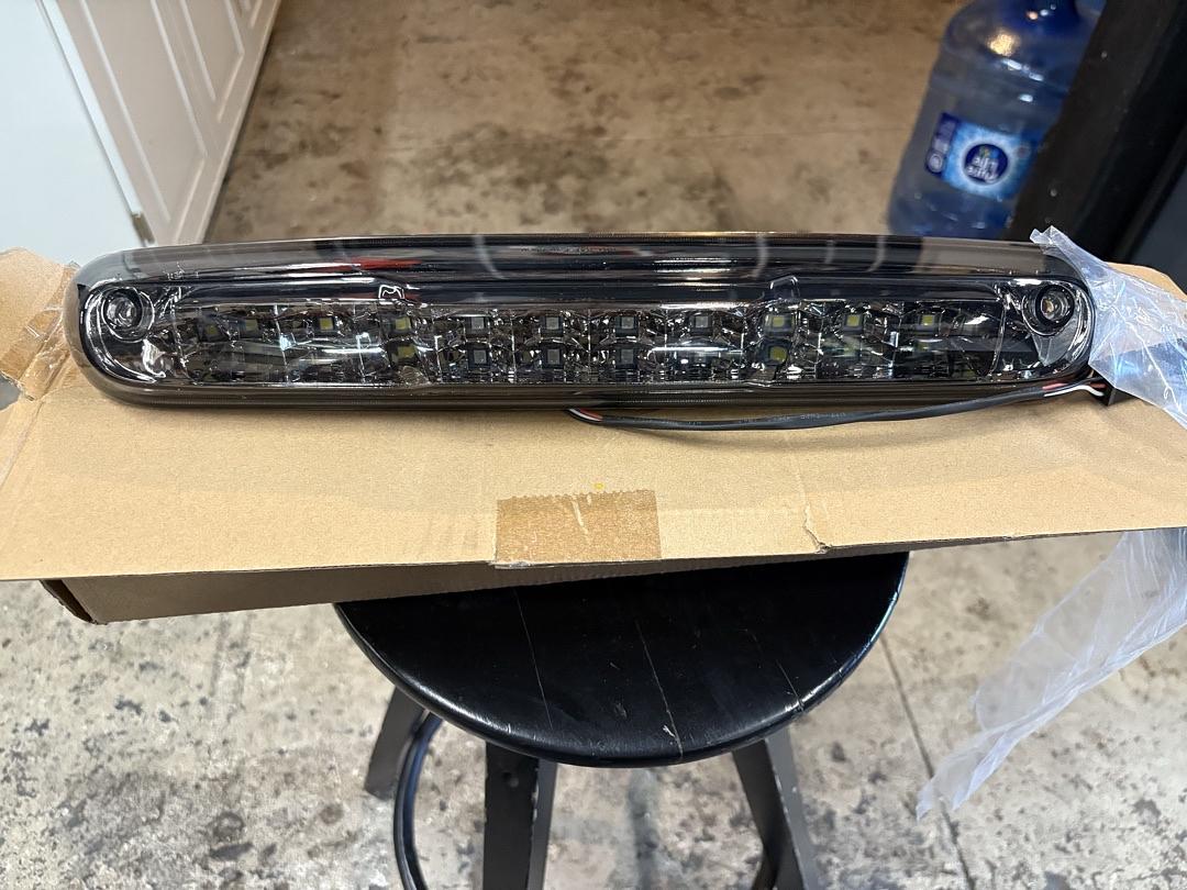 07-13 CHEVY SILVERADO GMC SIERRA 3RD BREAK LIGHT