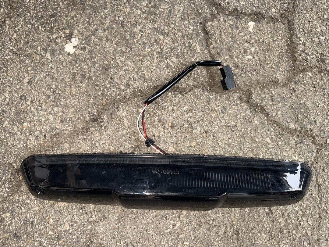 07-13 CHEVY SILVERADO GMC SIERRA 3RD BREAK LIGHT