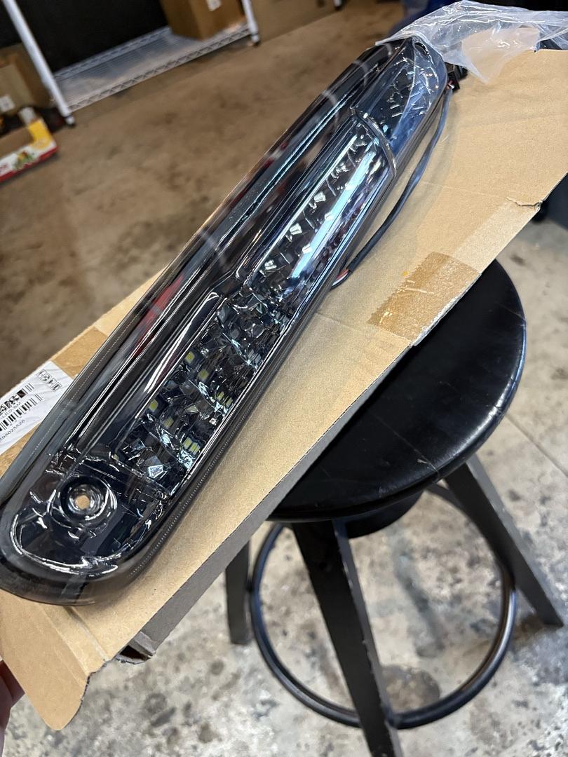 07-13 CHEVY SILVERADO GMC SIERRA 3RD BREAK LIGHT