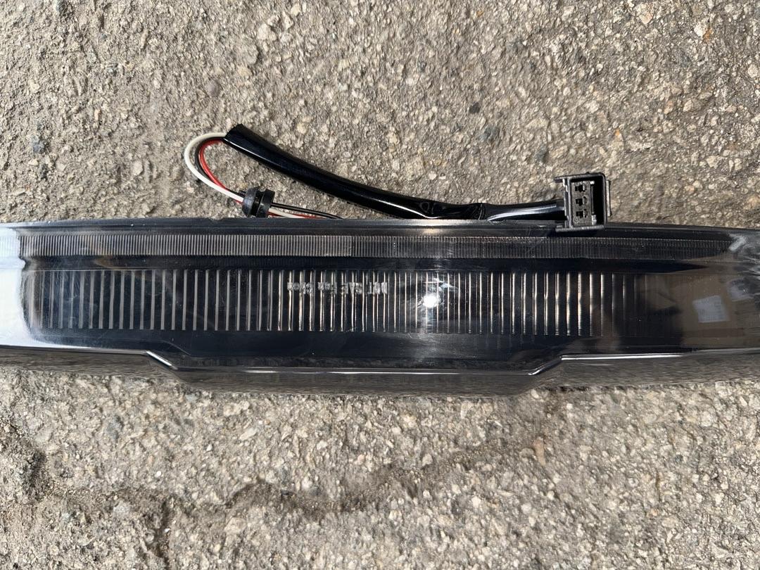 07-13 CHEVY SILVERADO GMC SIERRA 3RD BREAK LIGHT