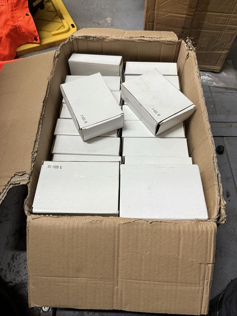 CASE OF 40PAIRS OF 880 10000 AC HID BULBS ONLY