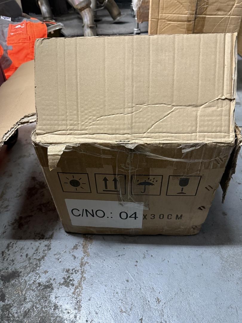 CASE OF 40PAIRS OF 880 10000 AC HID BULBS ONLY