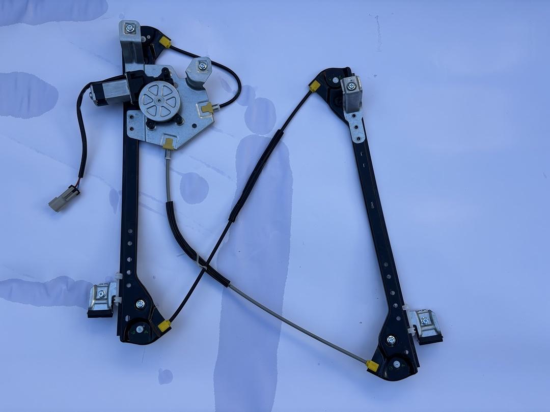 04-06 Chrysler Pacifica Power Window Regulator w/Motor - Front Left Driver Side