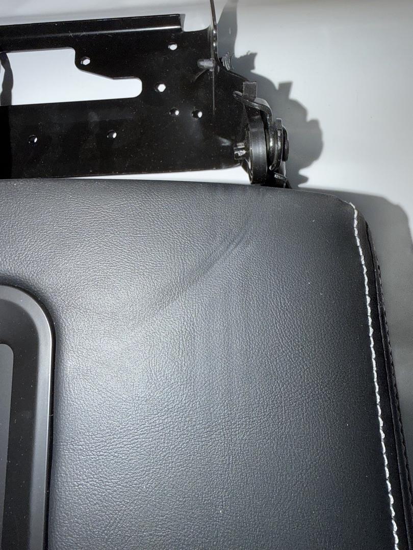 15-20 Chevy Suburban / GMC Yukon XL Center Console Lid W/Wireless Charge