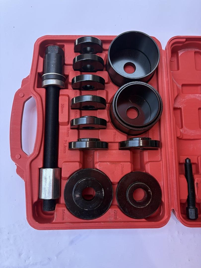 19pcs Front Wheel Bearing Press kit Bearing Puller Tools Wheel Drive Bearing Removal Tool Kit with Sliding Screws Universal Bushings Sleeves Storage Case