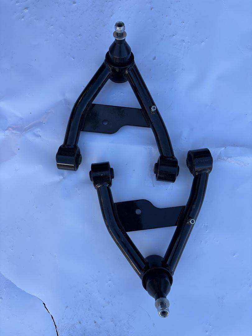 95-05 Chevy Blazer, 92-01 GMC Jimmy 2-4” Lift Front Upper Control Arms