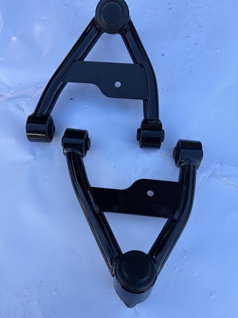 95-05 Chevy Blazer, 92-01 GMC Jimmy 2-4” Lift Front Upper Control Arms