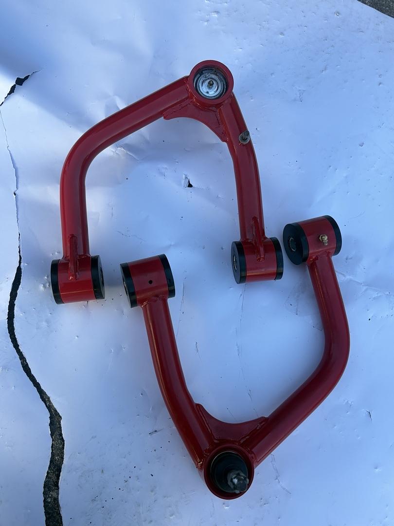 08-22 Toyota Sequoia, 07-21 Tundra  2-4 in. Lift Front Upper Control Arms (Missing One Cap)