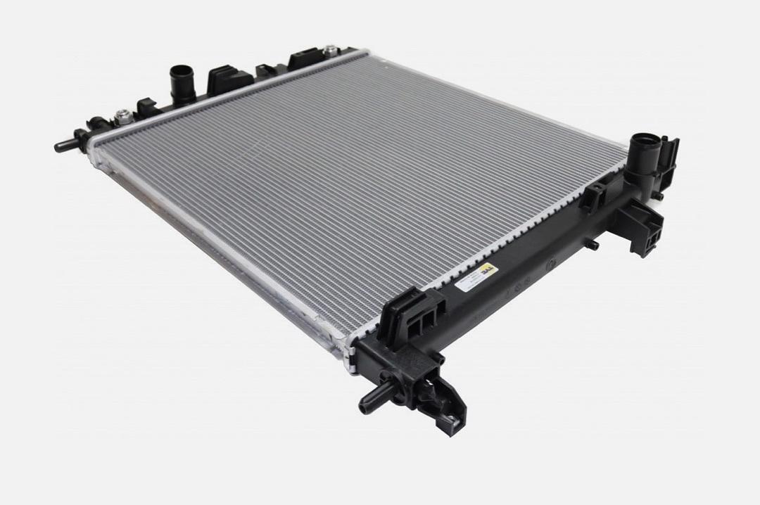 23452330 | GM# 2016-2020 Coupe/Convertible 3.6L Chevy Camaro Radiator OEM GM