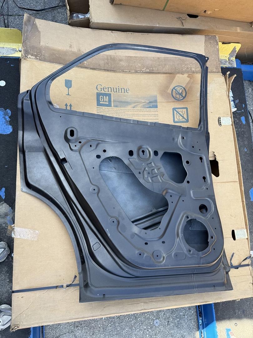 20902232 | Chevrolet Equinox 2010-2017 Left Rear Door Assembly