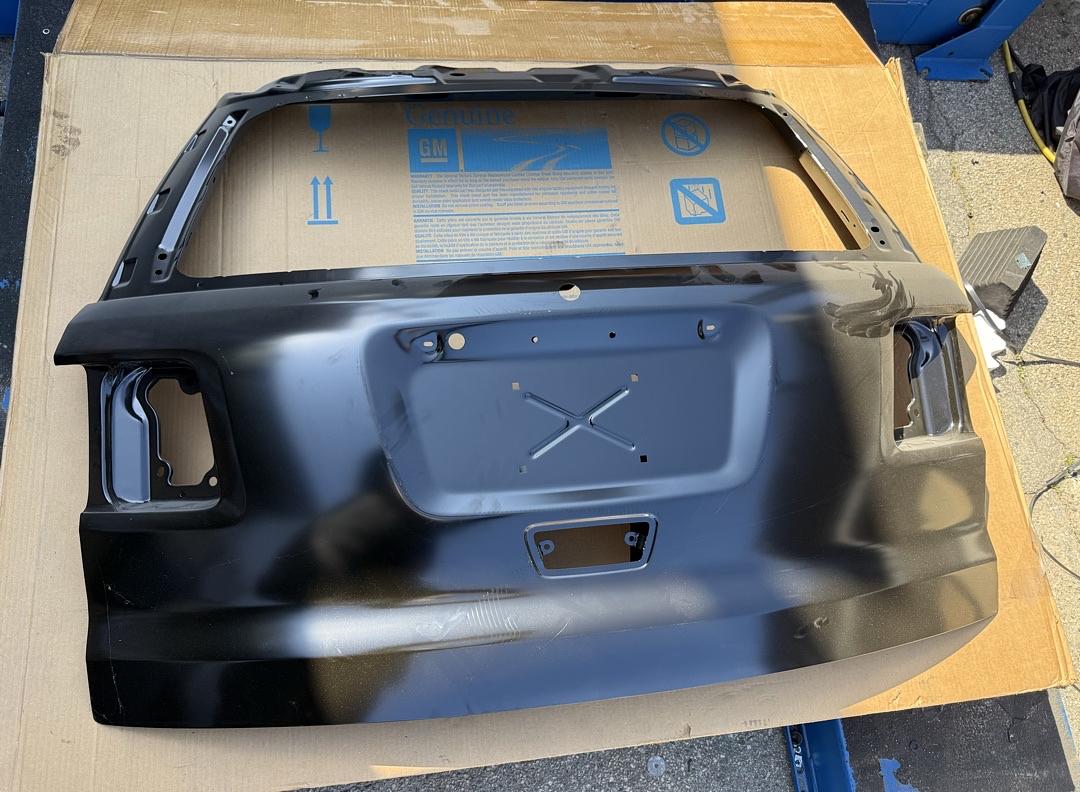 2007-2017 GMC Acadia tailgate door rear back side
