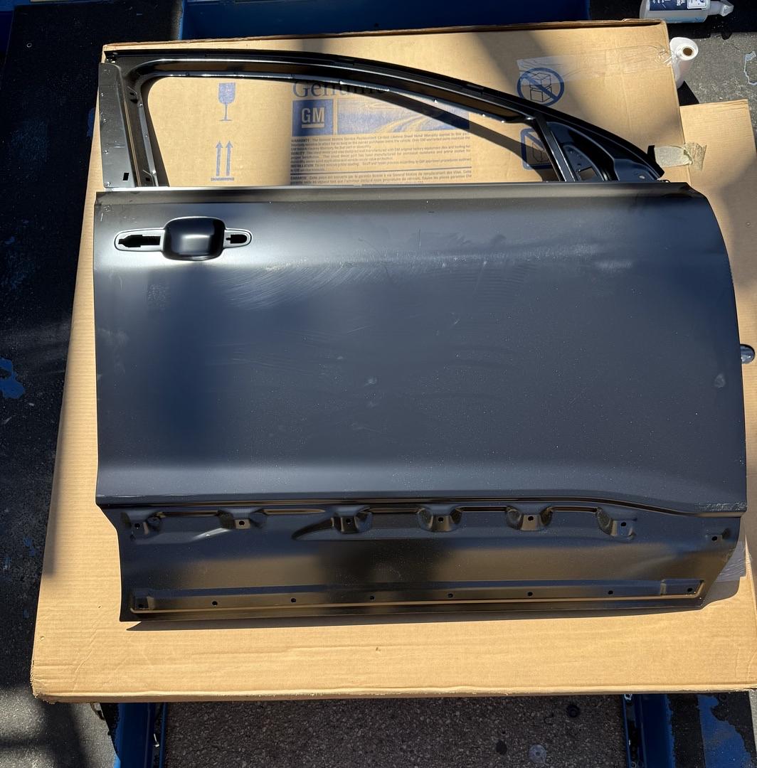 2017-2023 GMC Acadia front right passanger door