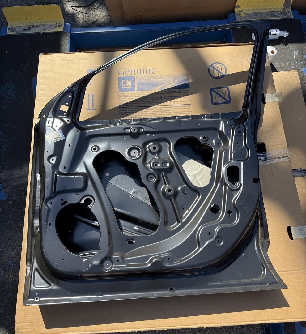 84542291 | 2017-2023 GMC Acadia front right passanger door