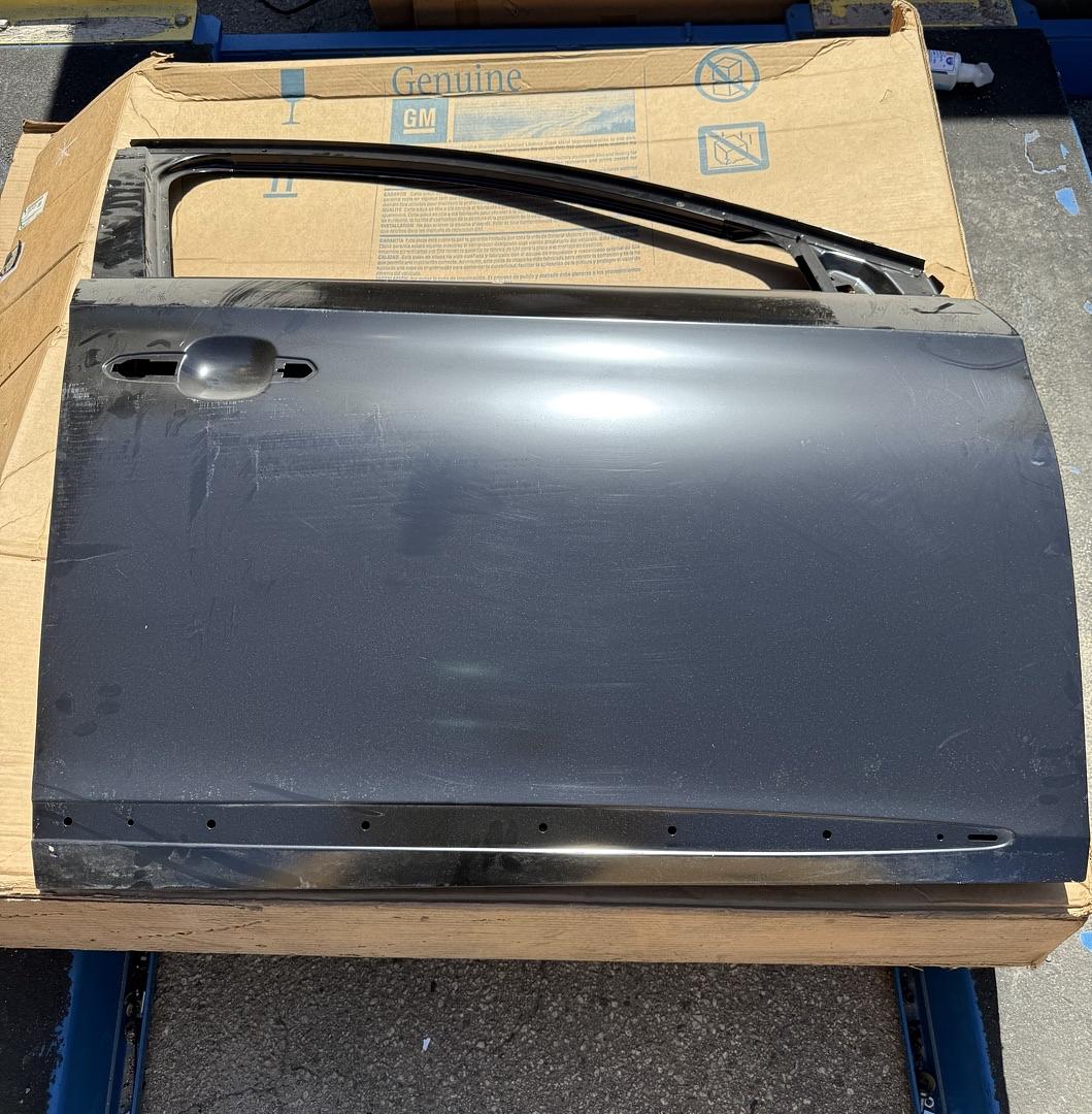 2013-2019 Cadillac XTS right passanger side door