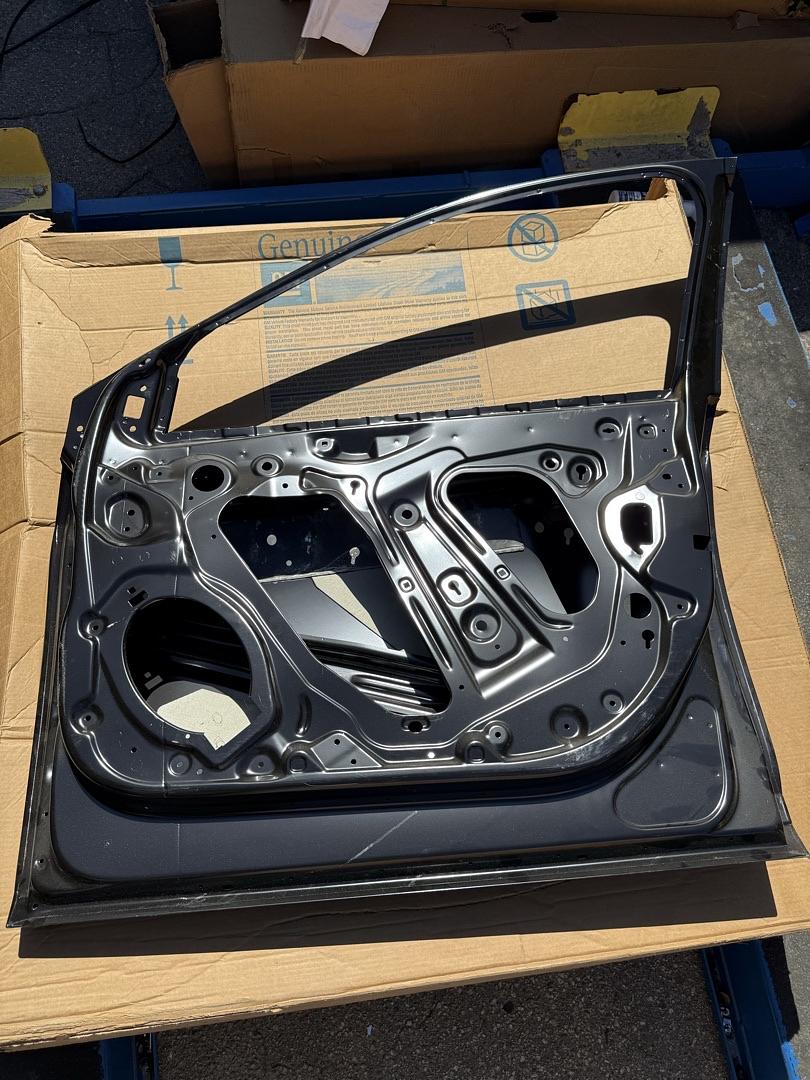 84074970 | 2013-2019 Cadillac XTS right passanger side door