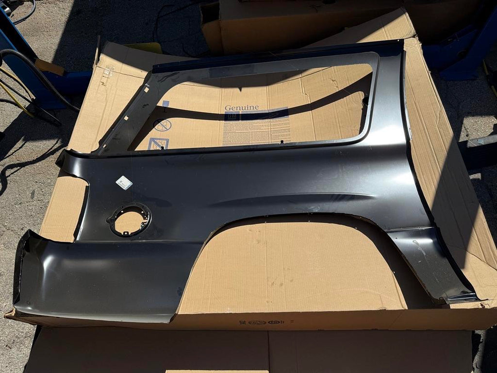 15770069 | GM OEM 00-06 Suburban 1500 / GMC yukon Quarter Panel Components-Quarter Panel