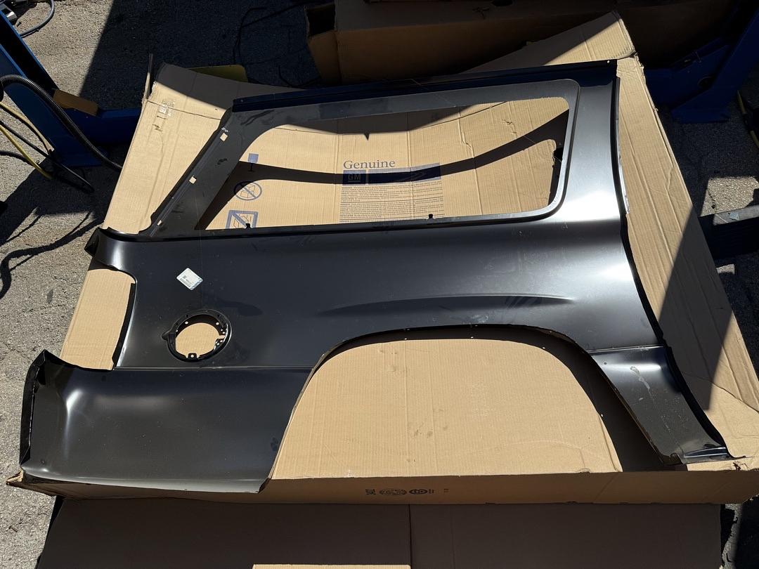 15770069 | GM OEM 00-06 Suburban 1500 / GMC yukon Quarter Panel Components-Quarter Panel