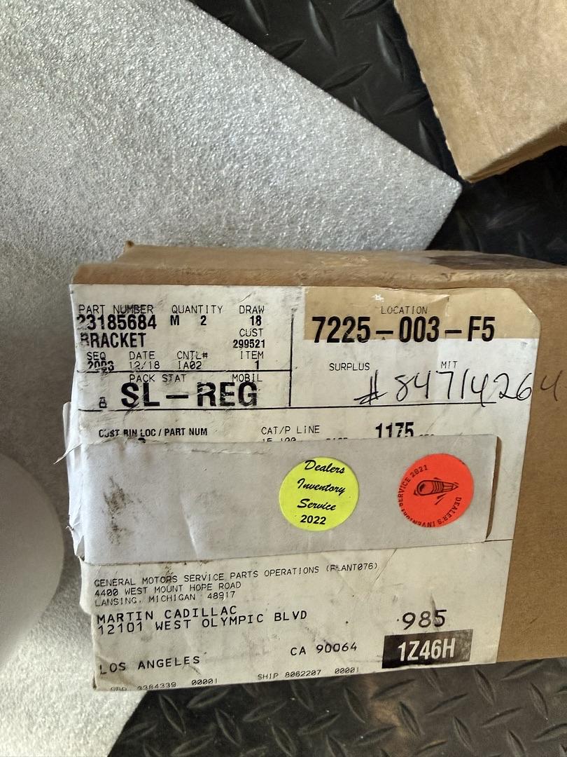 23185684 | Genuine GM Trunk Side Trim Bracket 84714264 (2 units 1 box)