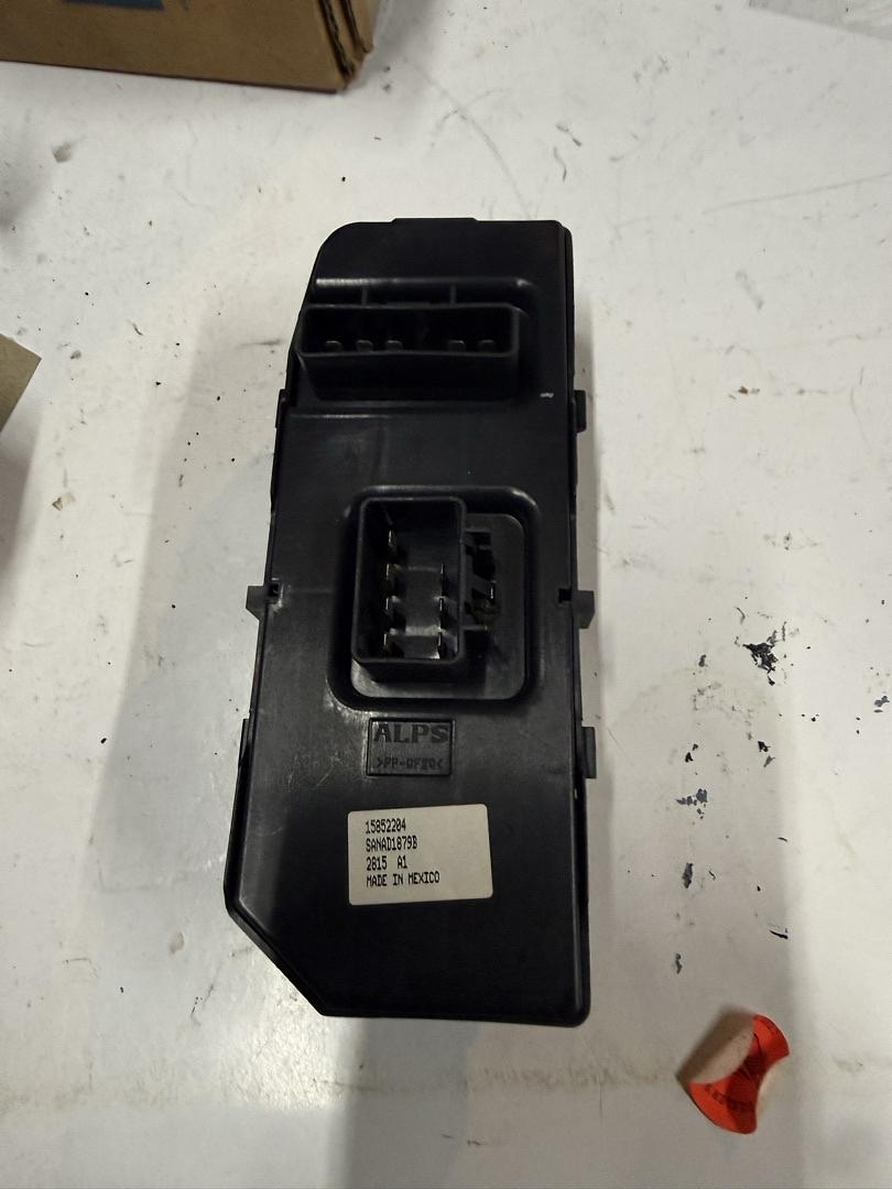 15852204 | Genuine GM Ebony Front Driver Side Door Window Switch