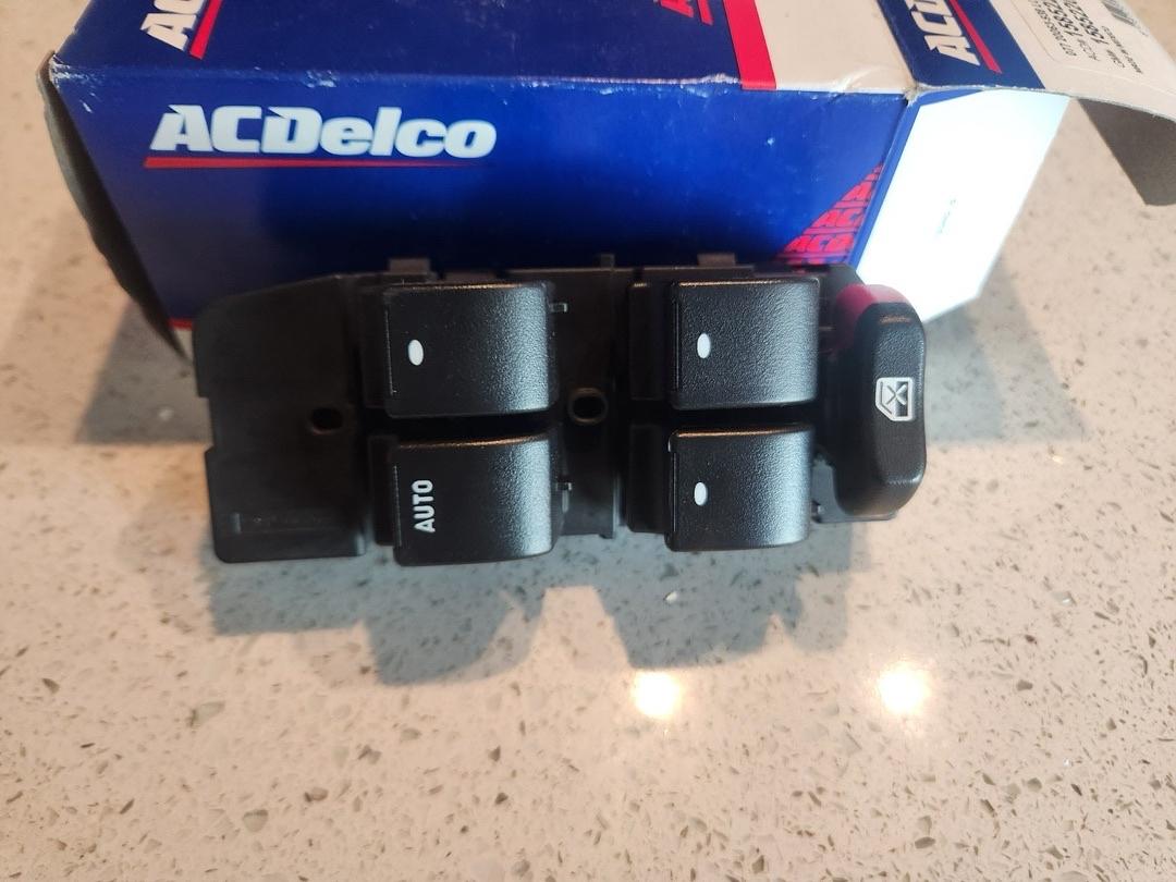 15852204 | Genuine GM Ebony Front Driver Side Door Window Switch