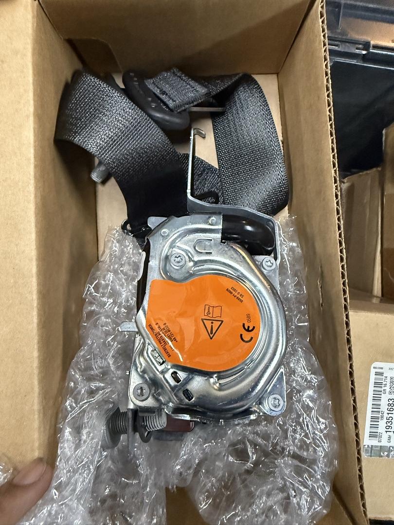 19355146 | front passenger side seat belt retractor kit